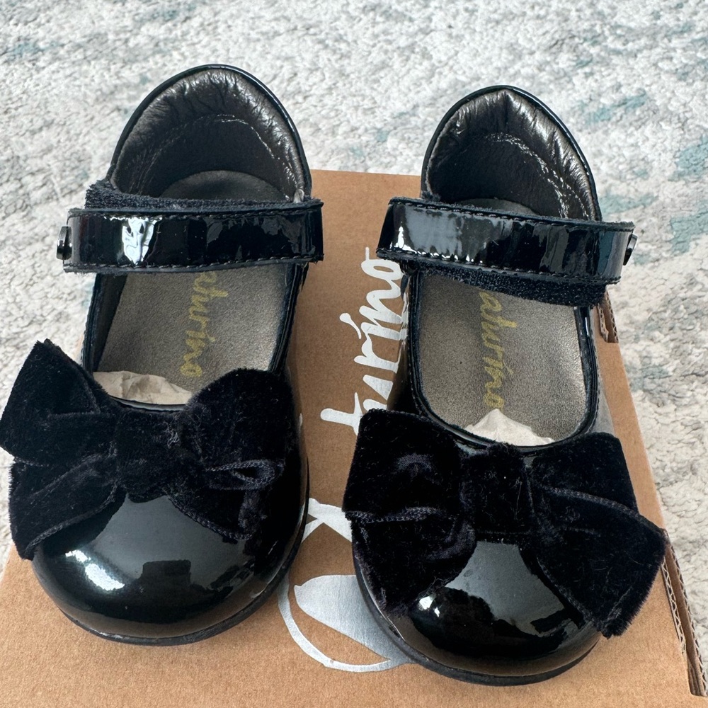 Naturino black patent leather Mary Jane shoes. Euro size 21. US size 5.5